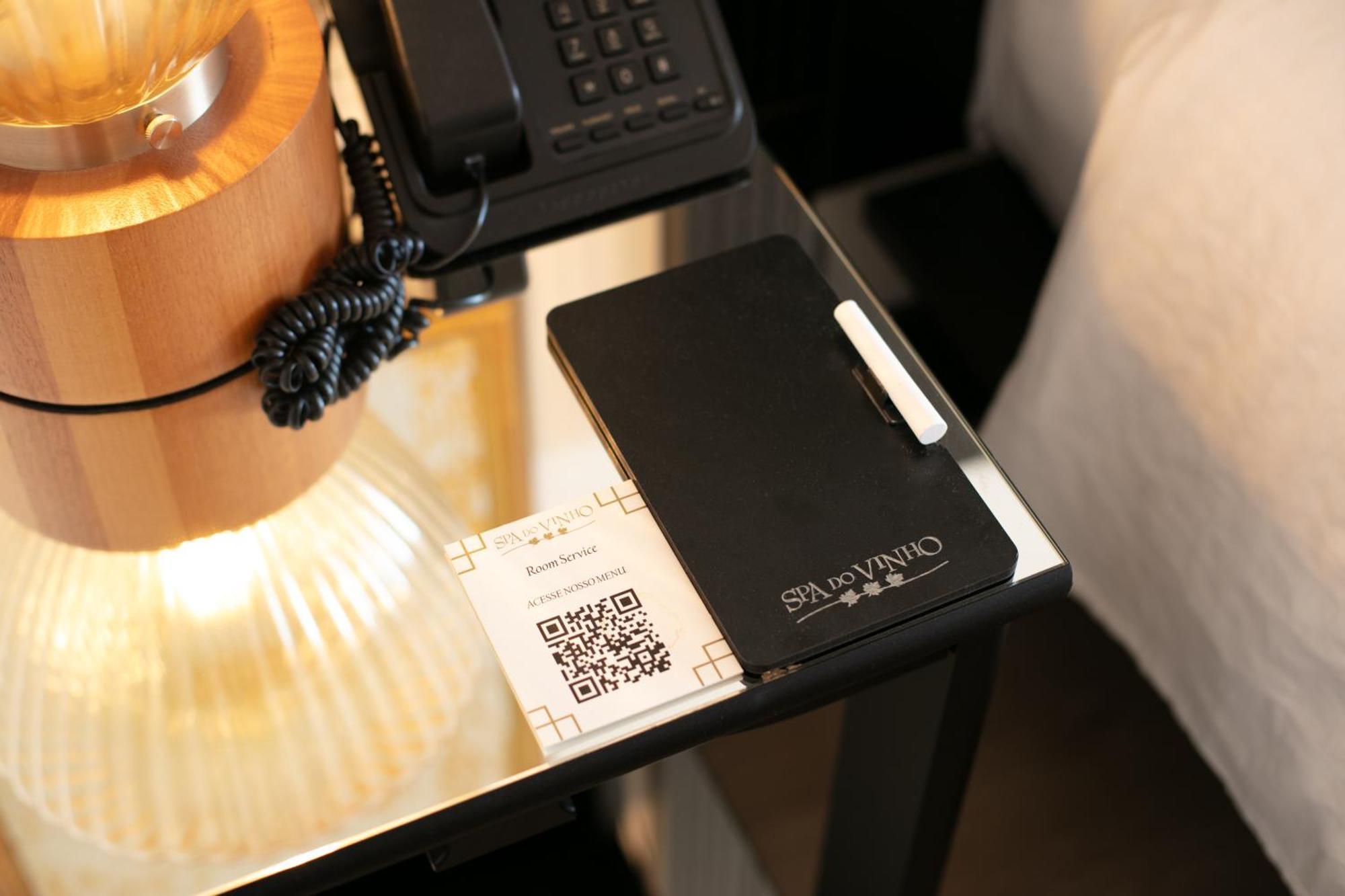 Spa Do Vinho Condominio Vitivinicola Bento Goncalves Bagian luar foto A QR code on a hotel room service card