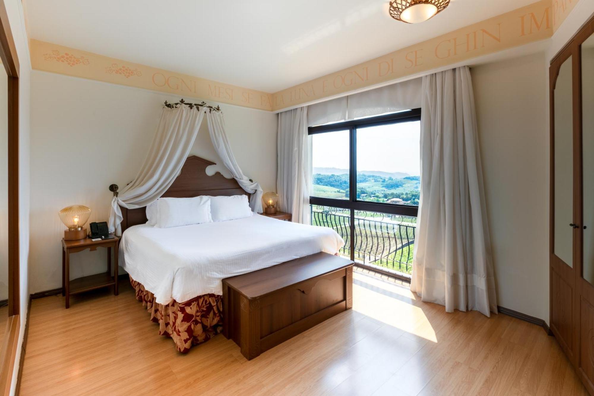 Spa Do Vinho Condominio Vitivinicola Bento Goncalves Bagian luar foto A bedroom at the hotel