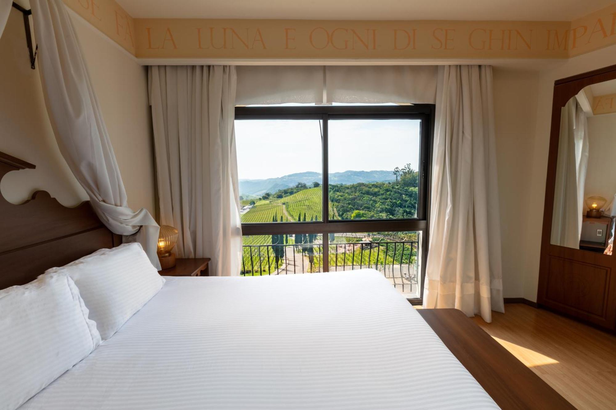 Spa Do Vinho Condominio Vitivinicola Bento Goncalves Bagian luar foto A room at the hotel