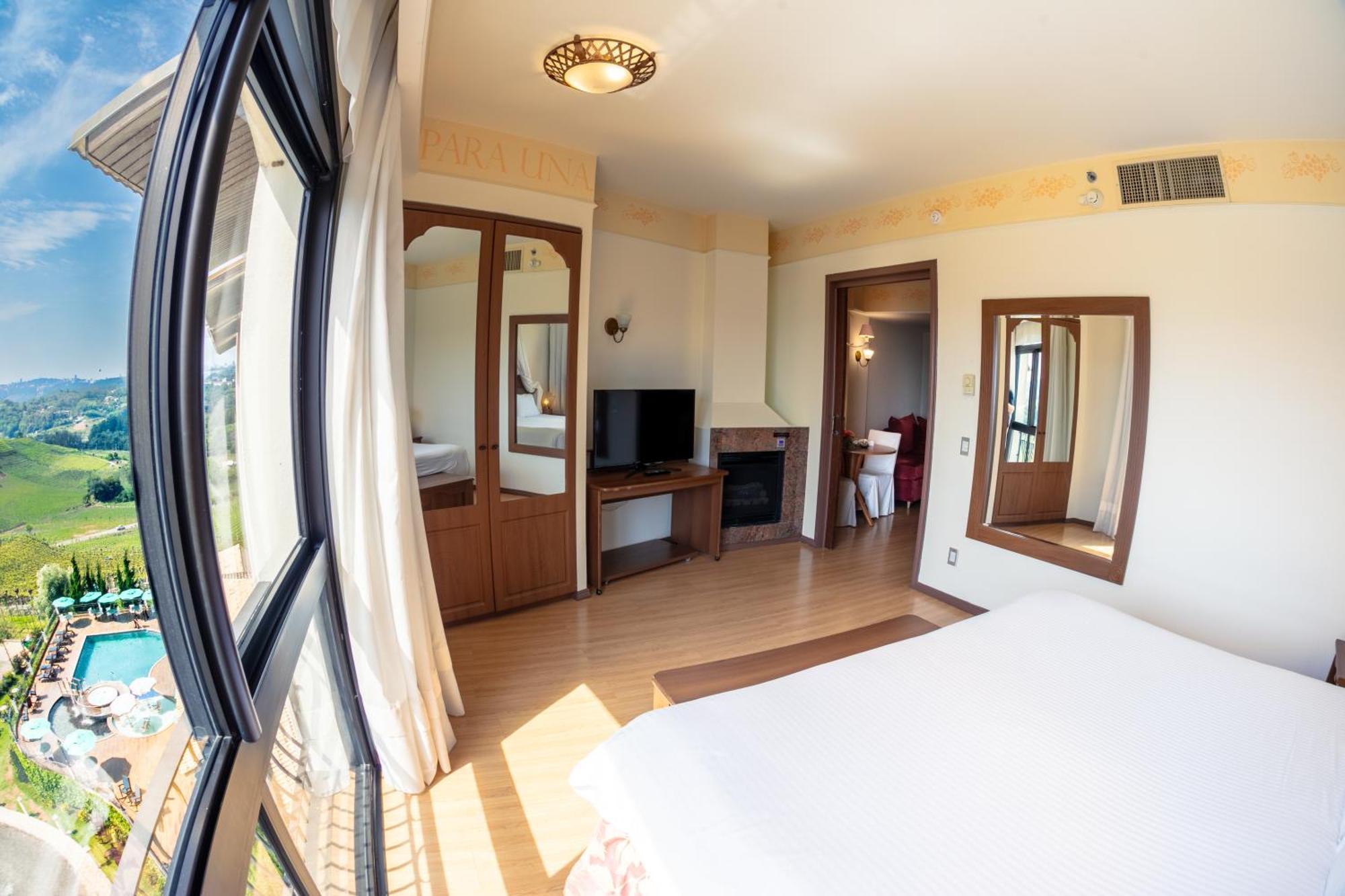 Spa Do Vinho Condominio Vitivinicola Bento Goncalves Bagian luar foto A room at the hotel