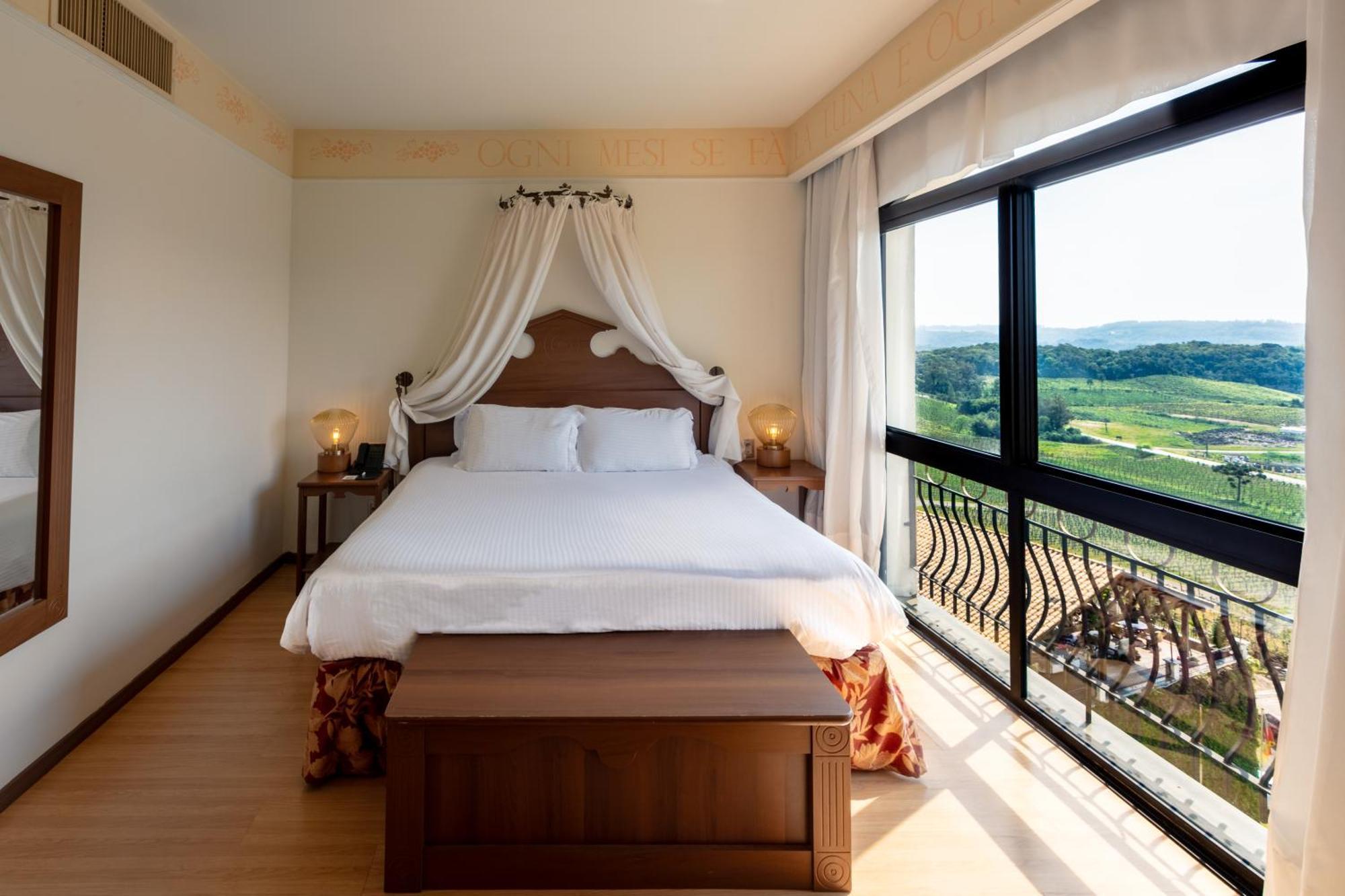 Spa Do Vinho Condominio Vitivinicola Bento Goncalves Bagian luar foto A bedroom at the hotel