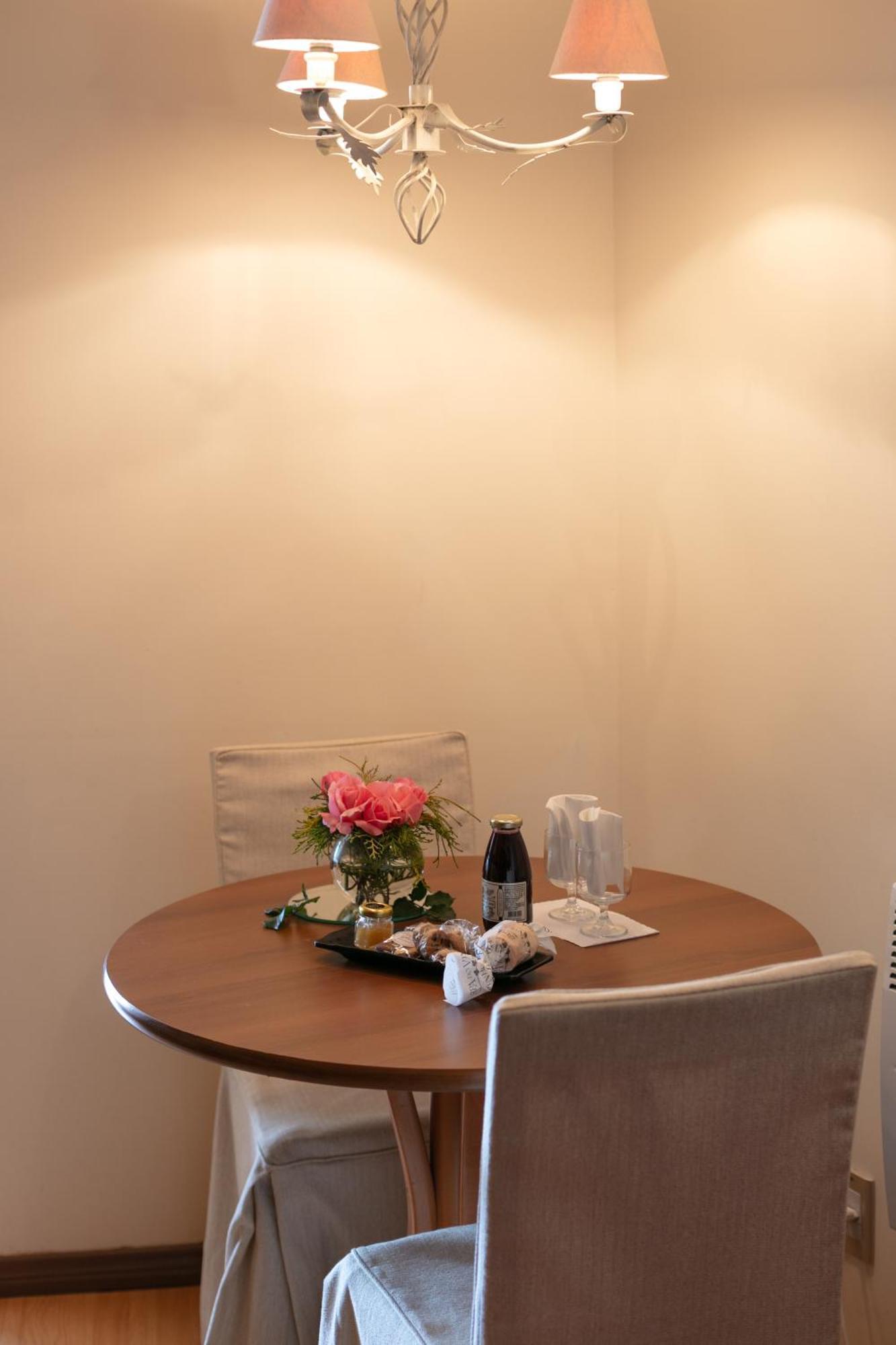 Spa Do Vinho Condominio Vitivinicola Bento Goncalves Bagian luar foto A table with a white tablecloth