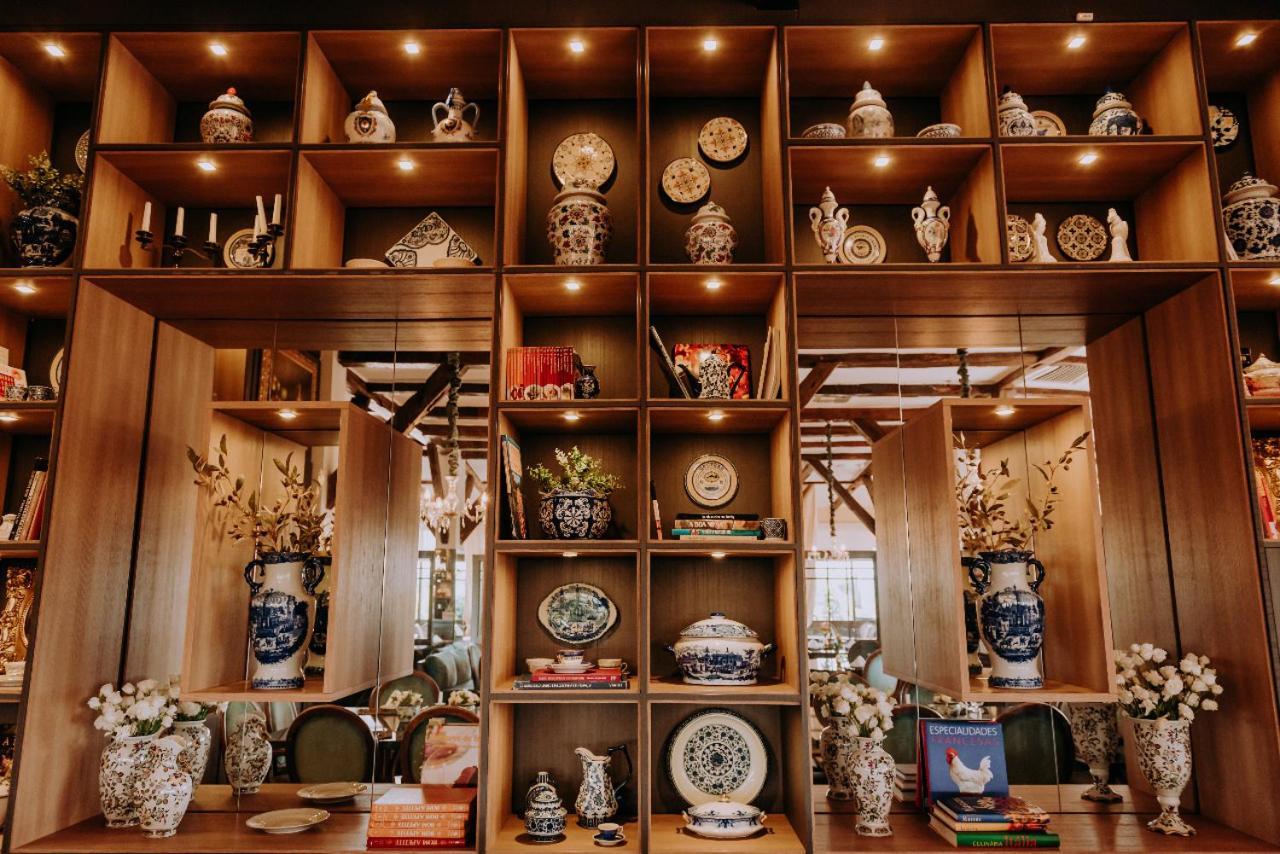 Spa Do Vinho Condominio Vitivinicola Bento Goncalves Bagian luar foto A display of the collection of the National Museum of Malaysia
